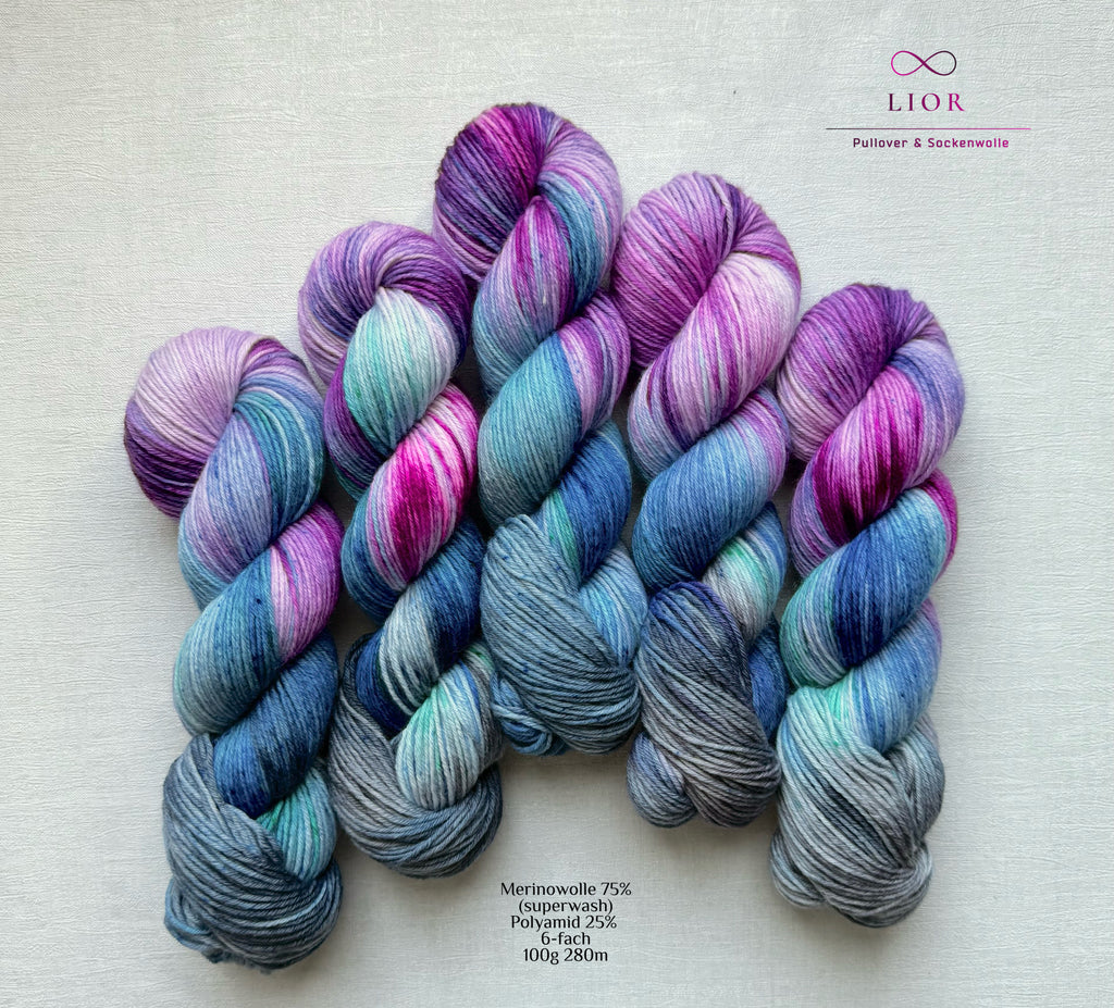 Handgefärbte Wolle, 100g, Sockenwolle, Merinowolle, 6-fach. hand-dyed sock yarn