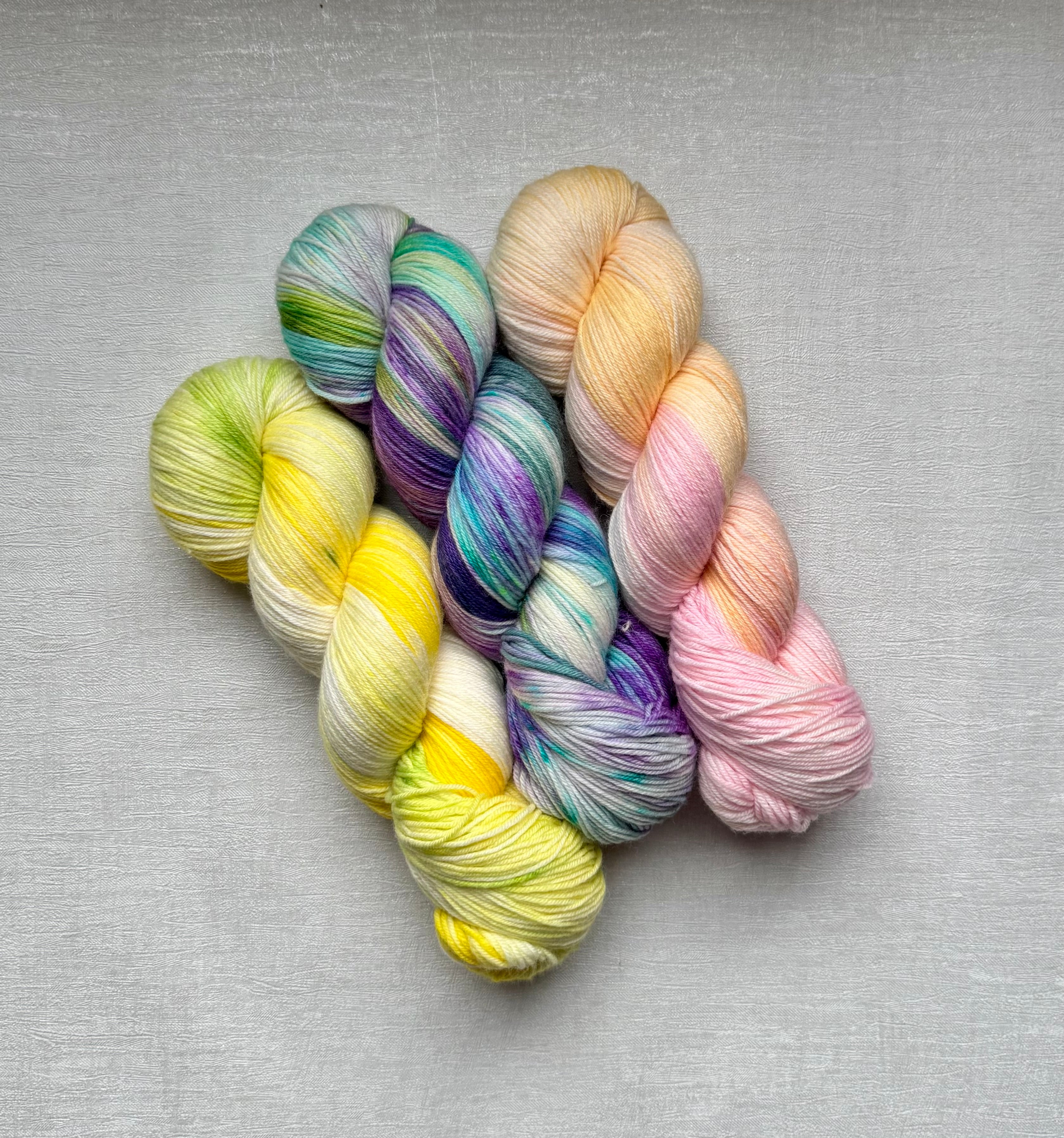 Set aus 3 Strängen handgefärbter 4-fach Sockenwolle