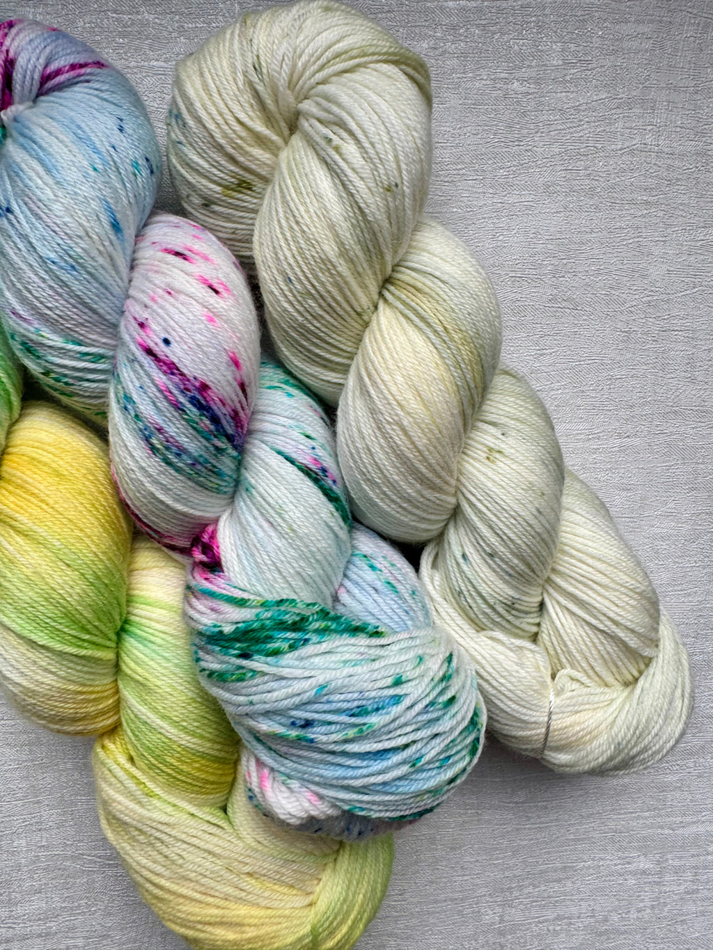 Set aus 3 Strängen handgefärbter 4-fach Sockenwolle