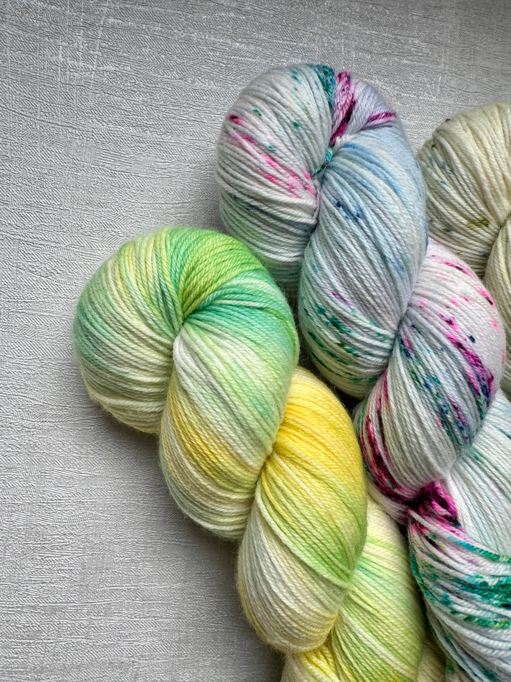 Set aus 3 Strängen handgefärbter 4-fach Sockenwolle