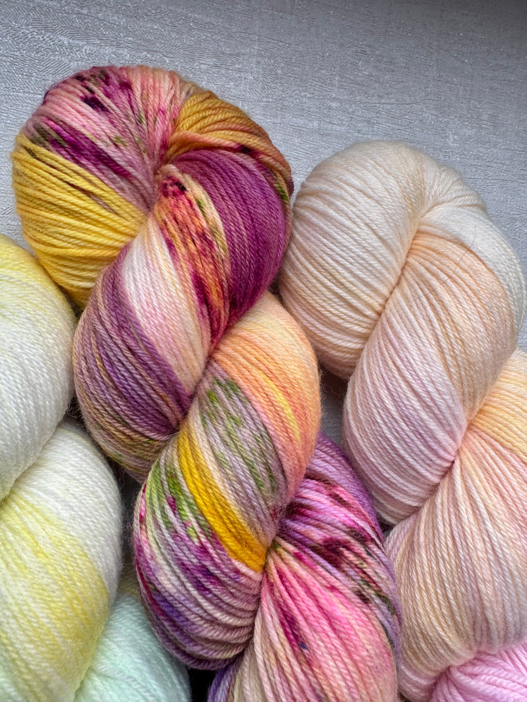 Set aus 3 Strängen handgefärbter 4-fach Sockenwolle