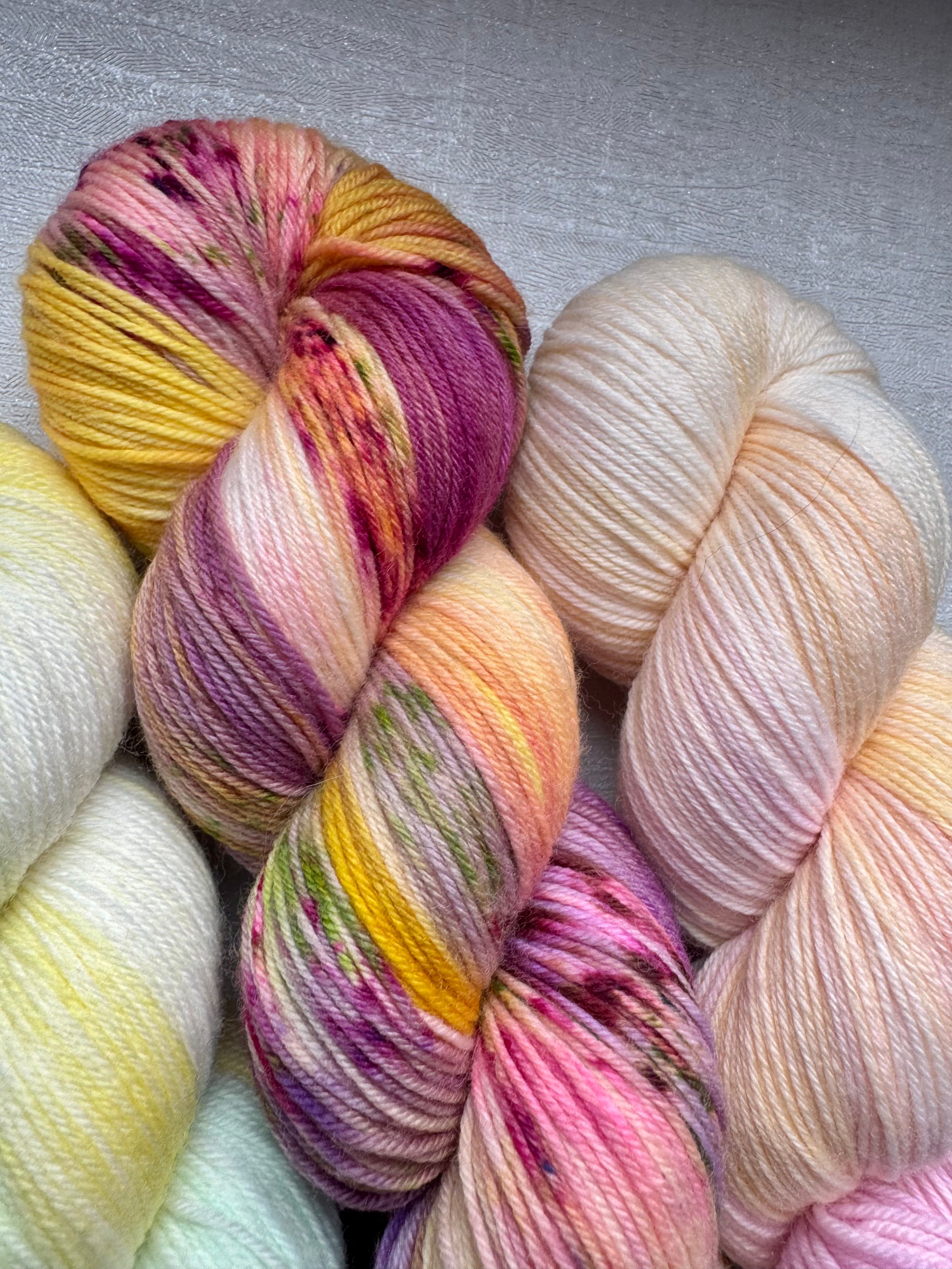 Set aus 3 Strängen handgefärbter 4-fach Sockenwolle