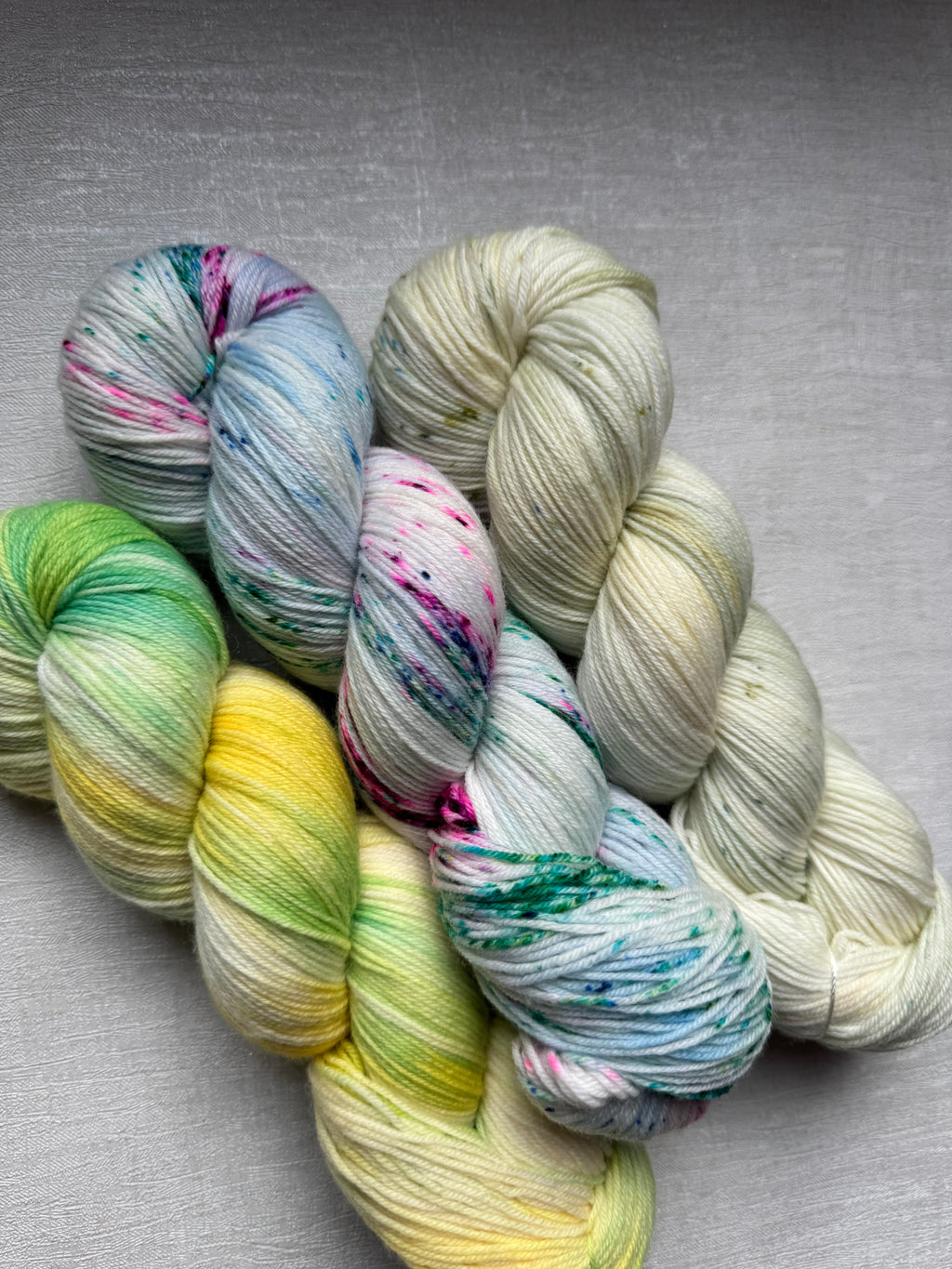 Set aus 3 Strängen handgefärbter 4-fach Sockenwolle