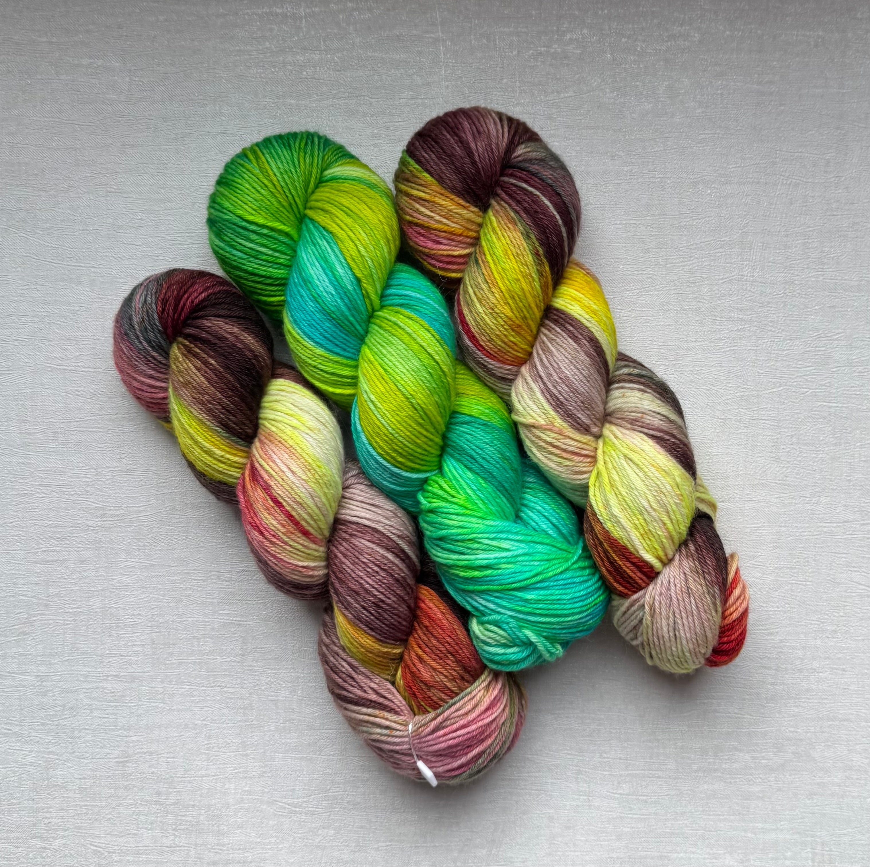 B-Ware-Set
Handgefärbte Merino Sockenwolle 100g, 6-fach