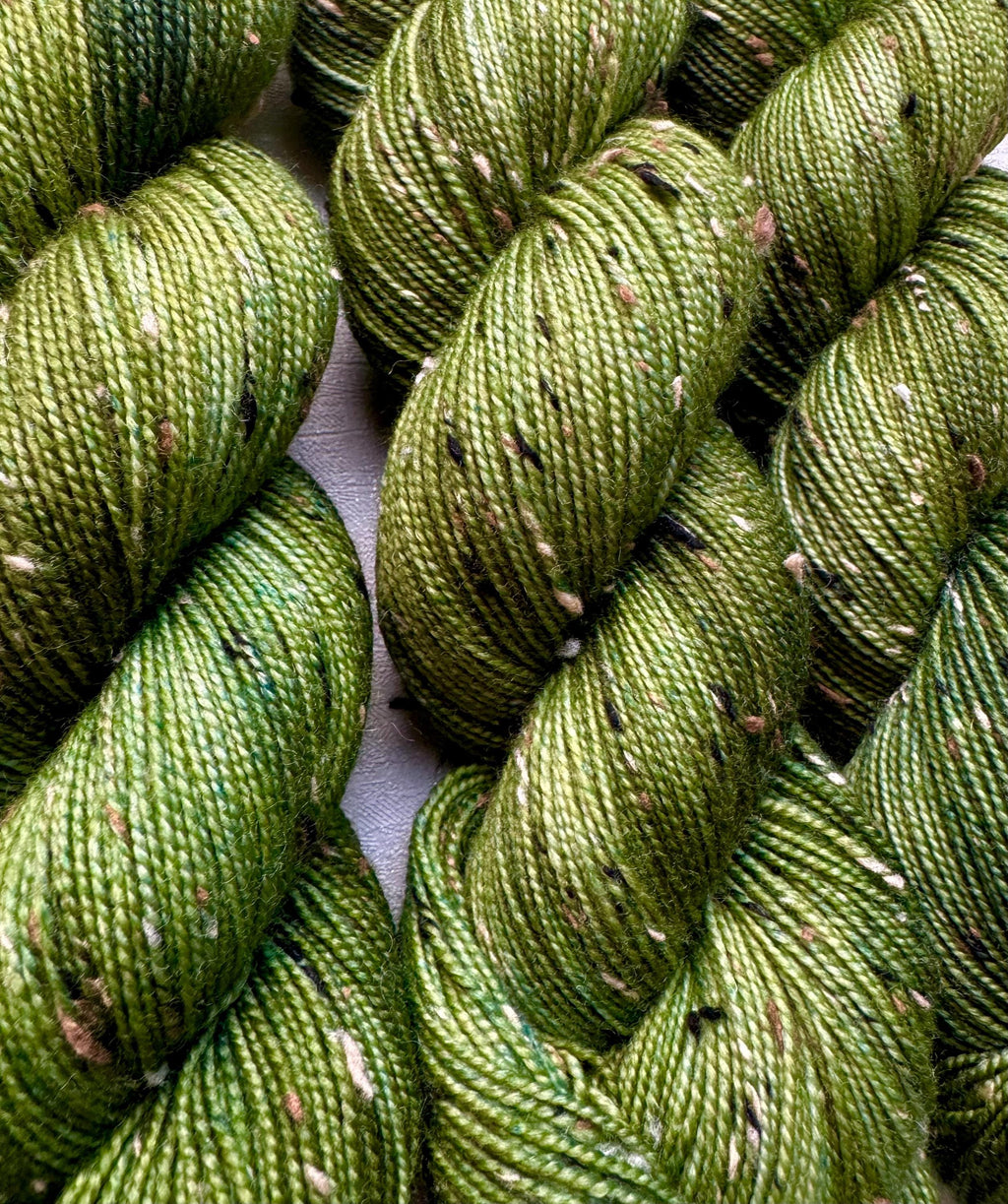 Handgefärbte Wolle Merino Donegal 100g.