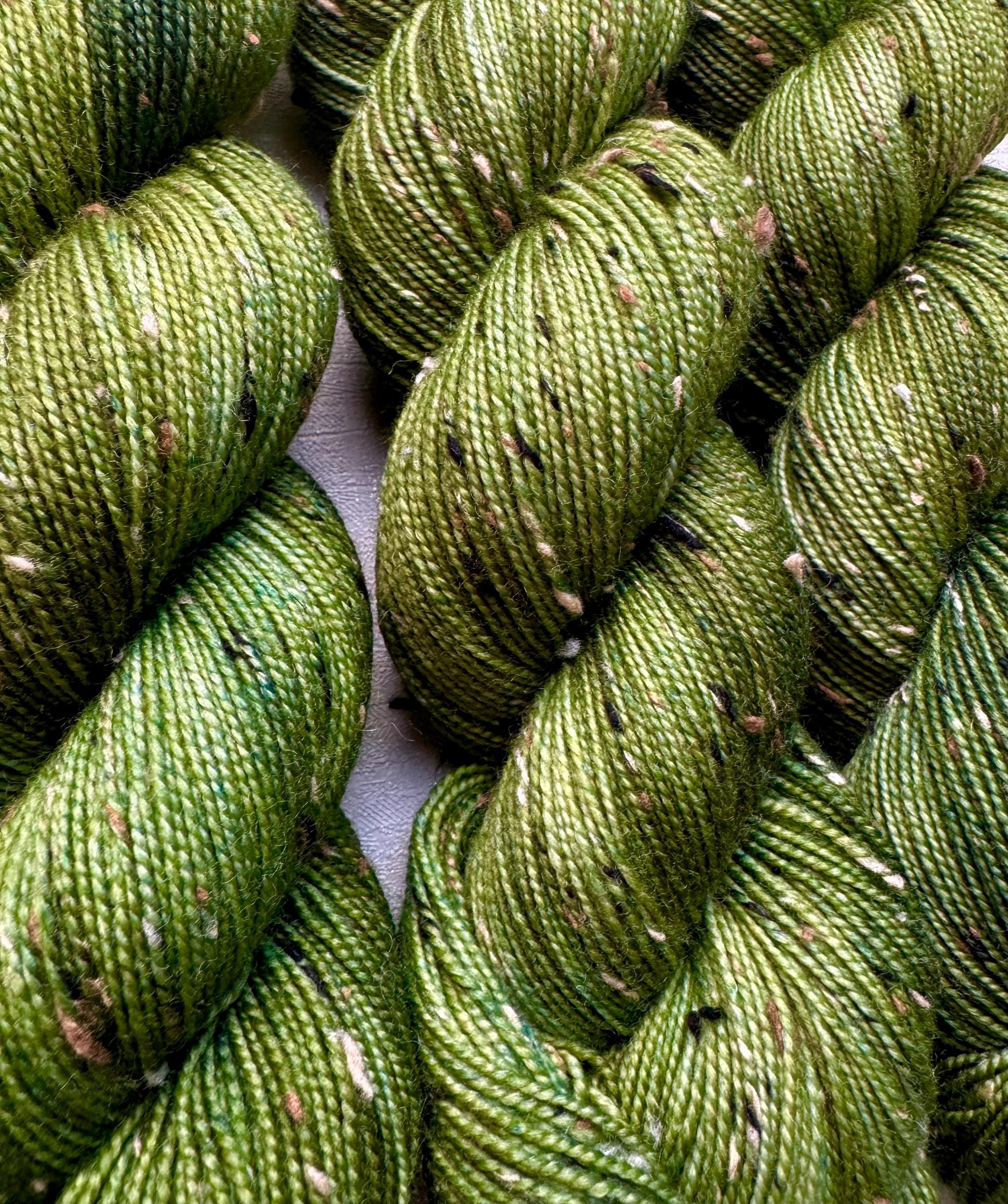 Handgefärbte Wolle Merino Donegal 100g.