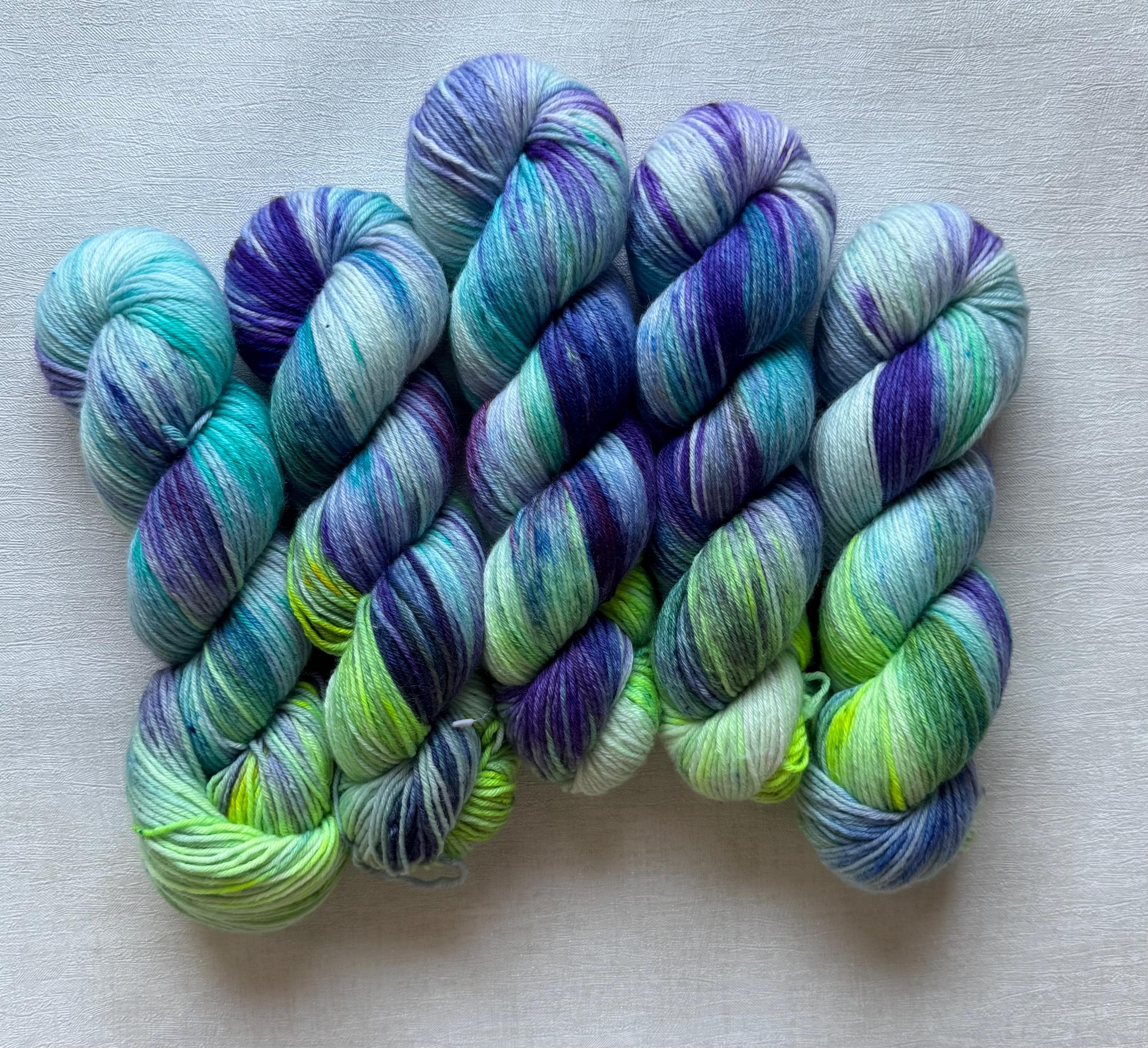 Handgefärbte Merino Sockenwolle 100g, 6-fach | Hand Dyed Merino Sock Yarn | Fingering Weight Yarn