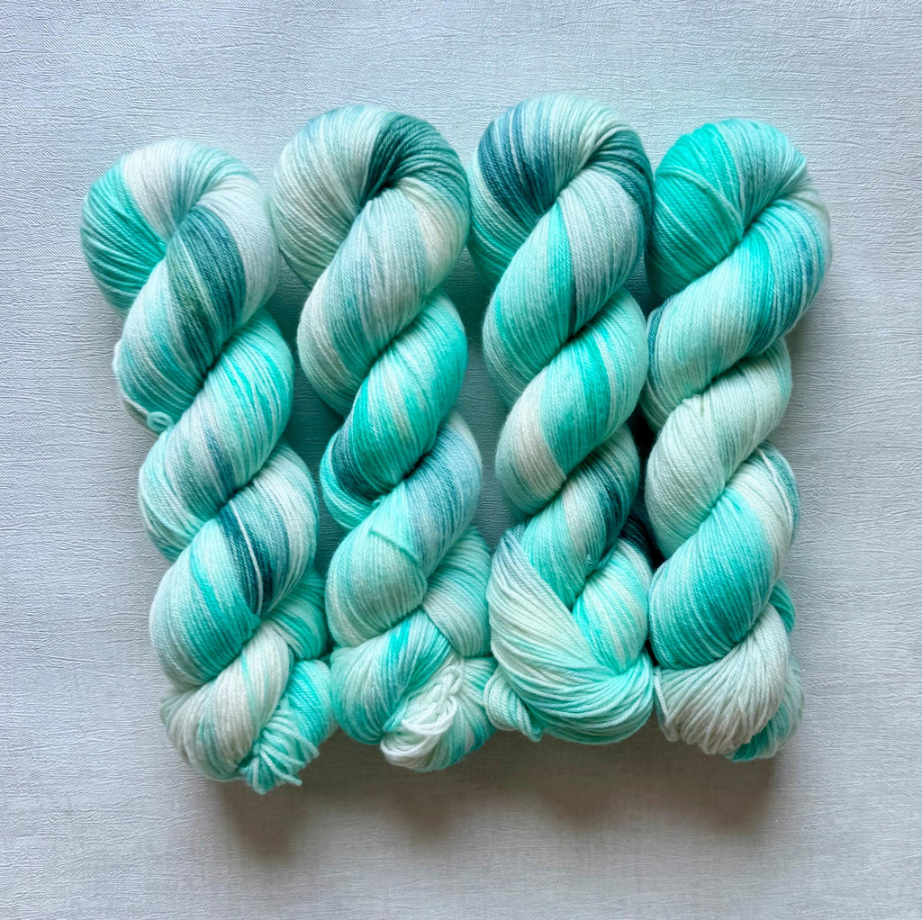 Handgefärbte Merino Sockenwolle 100g, 4-fach | Hand Dyed Merino Sock Yarn | Fingering Weight Yarn